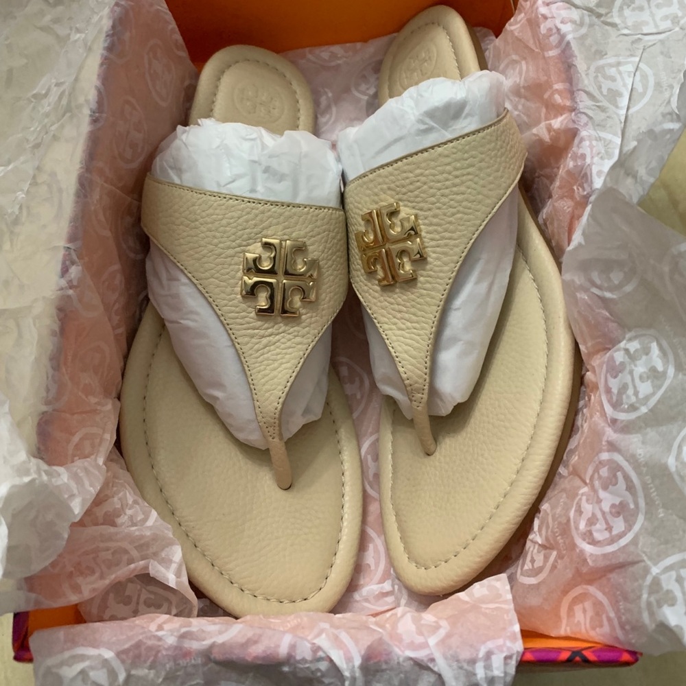 New Tory Burch never worn Jolie flats thong sandal